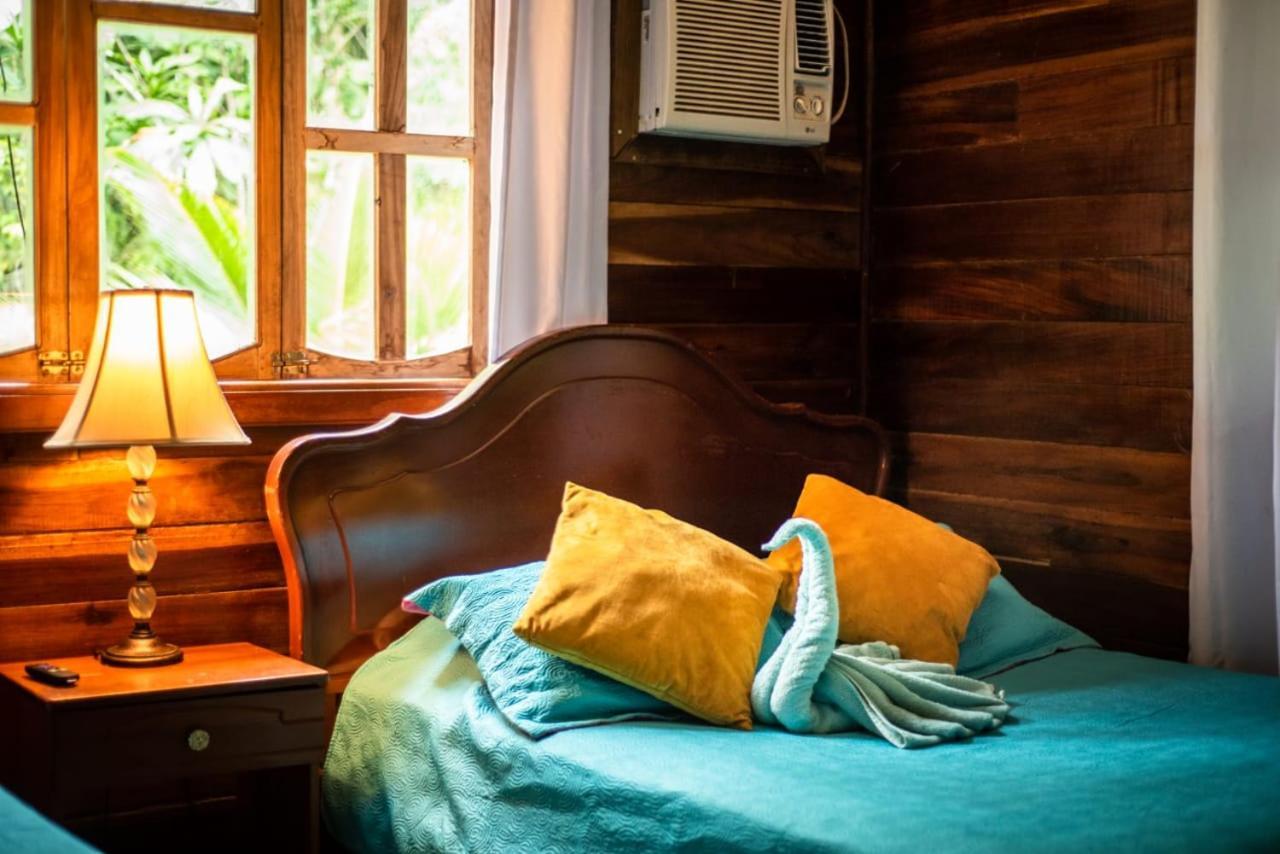 Hotel Tierra Verde Bed And Breakfast Bocas del Toro Exterior photo
