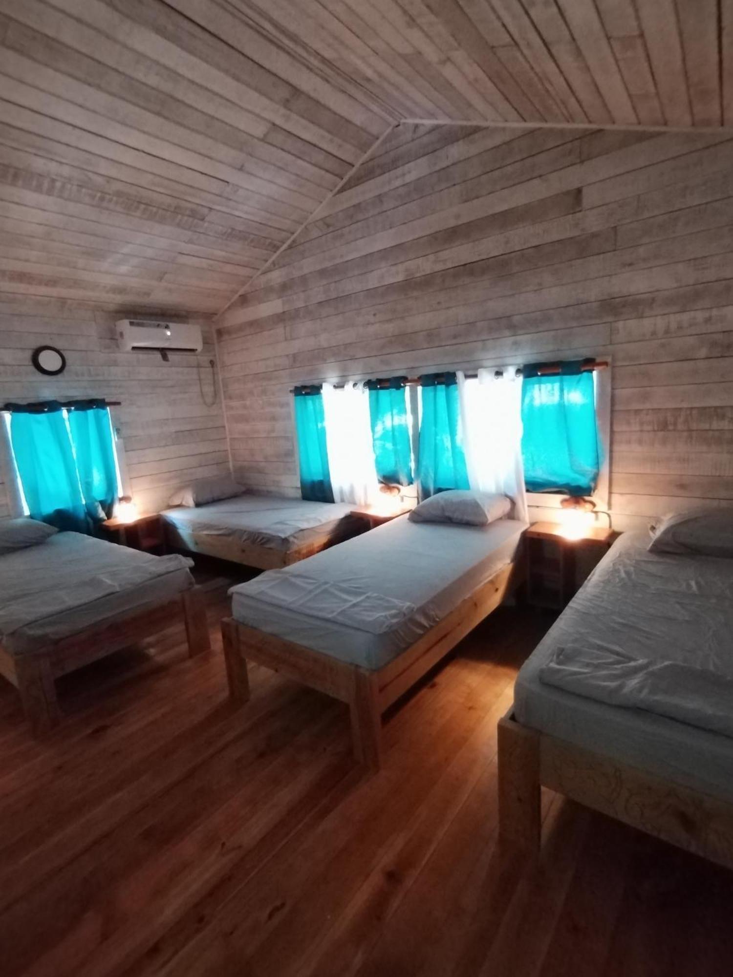 Hotel Tierra Verde Bed And Breakfast Bocas del Toro Exterior photo