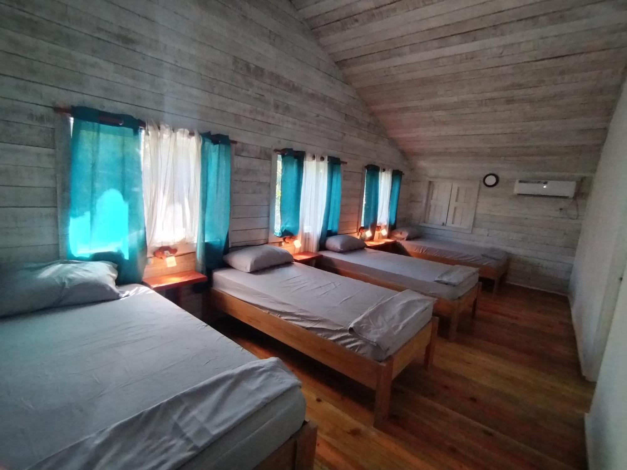Hotel Tierra Verde Bed And Breakfast Bocas del Toro Exterior photo