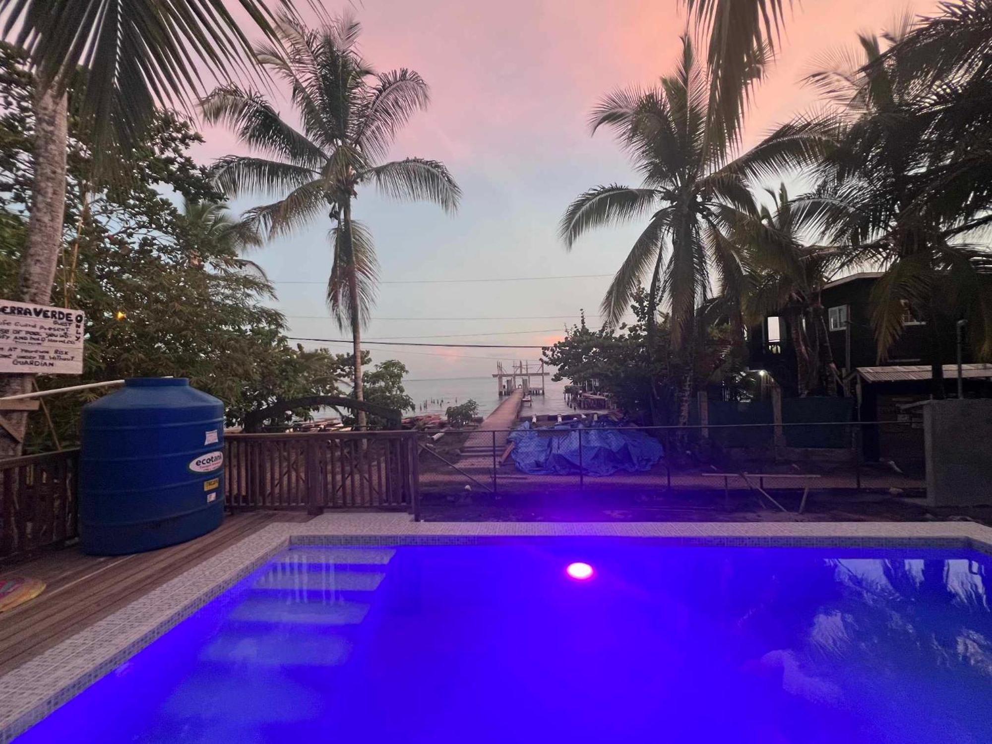 Hotel Tierra Verde Bed And Breakfast Bocas del Toro Exterior photo