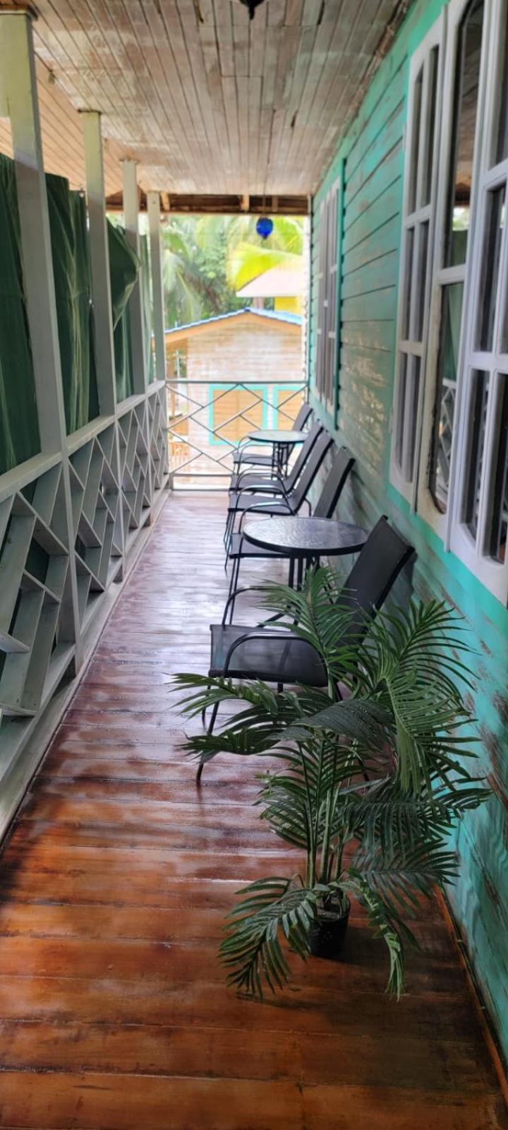 Hotel Tierra Verde Bed And Breakfast Bocas del Toro Exterior photo